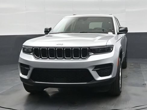 New 2026 Jeep Grand Cherokee Laredo w/ Trailer Tow Package AWD/4WD image 27