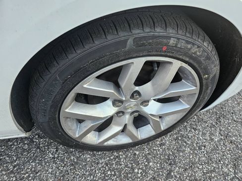 Used 2017 Chevrolet Impala LT FWD image 11