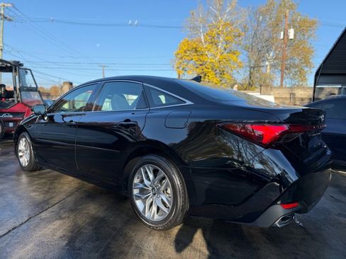 Used 2019 Toyota Avalon XLE image 3