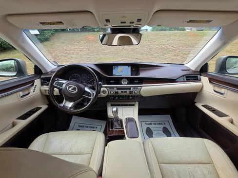 Used 2016 Lexus ES 350 w/ Luxury Package w/Wood Trim FWD image 11