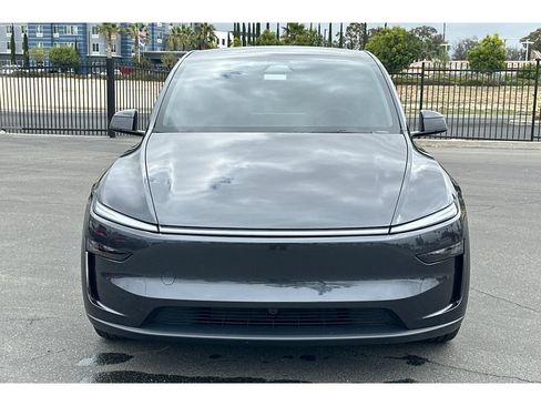 Used 2026 Tesla Model Y Long Range RWD image 9