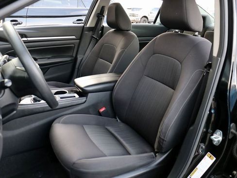 Used 2023 Nissan Altima 2.5 SV image 18