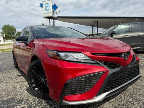 Used 2021 Toyota Camry XSE FWD image 3