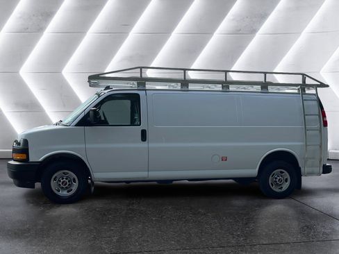 Certified 2023 GMC Savana 3500 Extended w/ Driver Convenience Package image 3