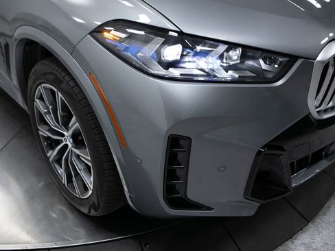 Used 2024 BMW X5 xDrive40i w/ M Sport Package AWD/4WD image 12