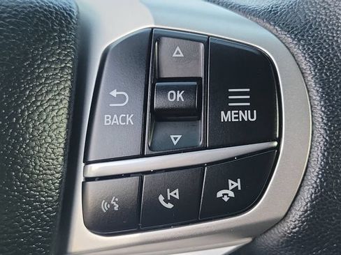 Used 2023 Ford Explorer XLT AWD/4WD image 9