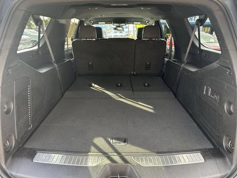 Used 2024 Chevrolet Suburban Premier RWD image 31