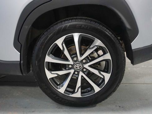 Used 2023 Toyota Corolla Cross XLE image 10