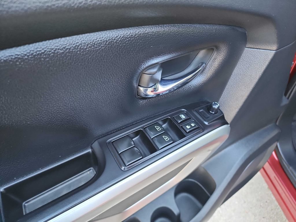 Used 2019 Nissan Titan SV AWD/4WD image 15
