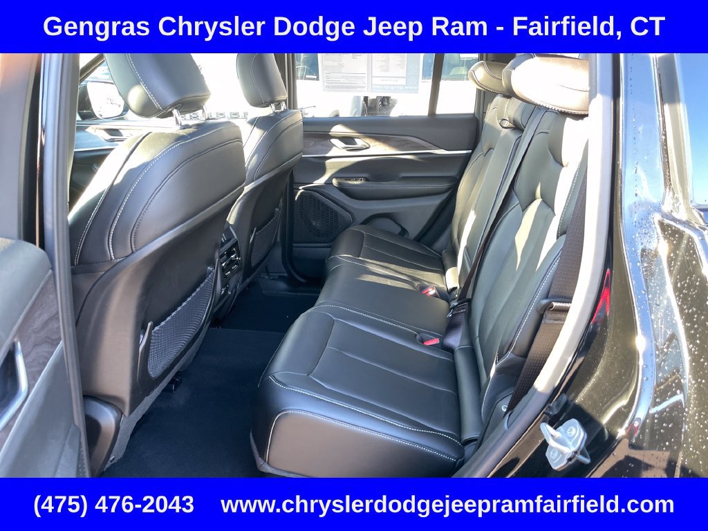 Used 2025 Jeep Grand Cherokee Limited AWD/4WD image 39