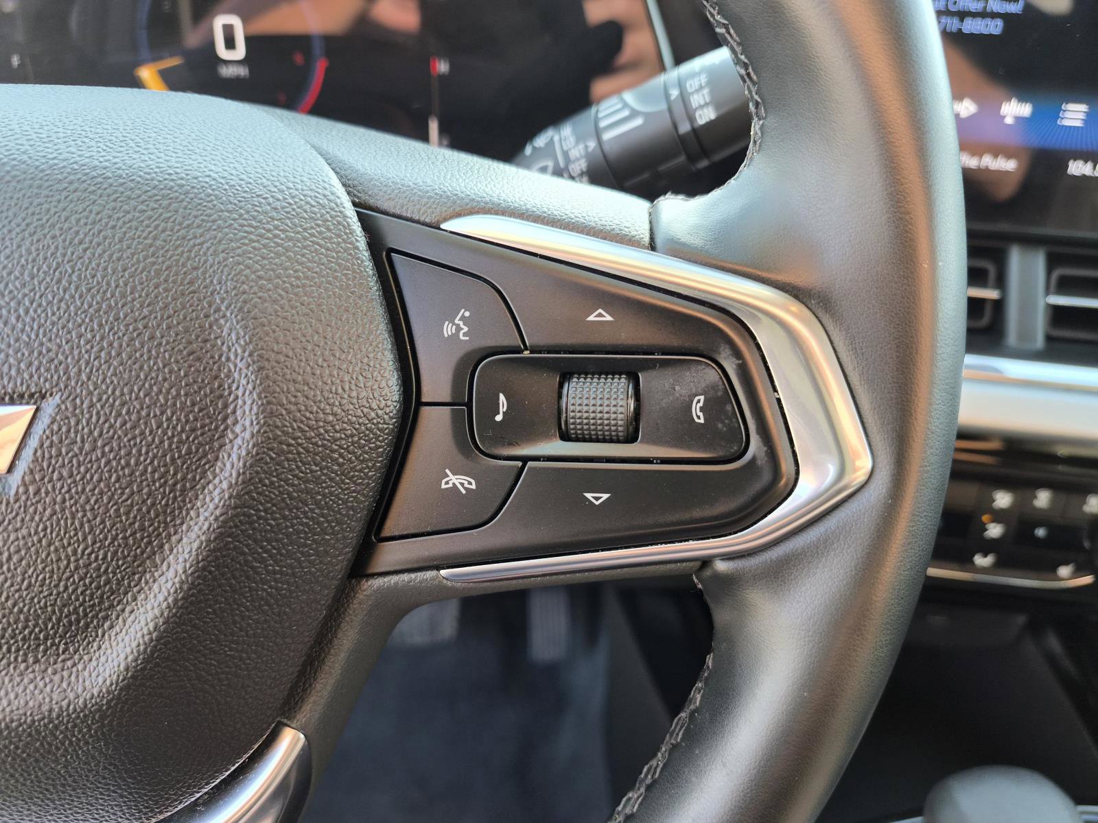 Used 2025 Chevrolet Trax LT w/ LT Convenience Package FWD image 25