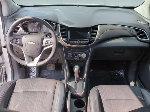 Used 2020 Chevrolet Trax LT w/ LT Convenience Package FWD image 27
