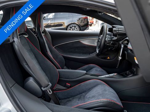 Used 2025 McLaren Artura RWD image 24