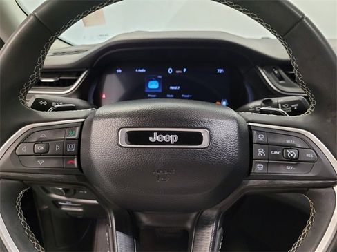 Used 2023 Jeep Grand Cherokee L Laredo image 23