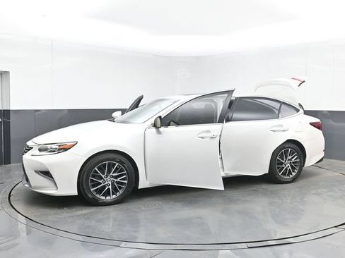 Used 2017 Lexus ES 350 w/ Luxury Package FWD image 49