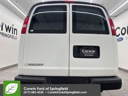 Used 2018 Chevrolet Express 2500 Extended image 6
