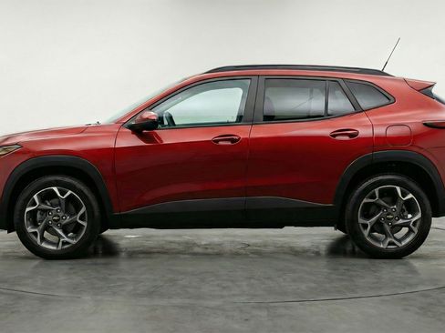 Used 2025 Chevrolet Trax LT image 5