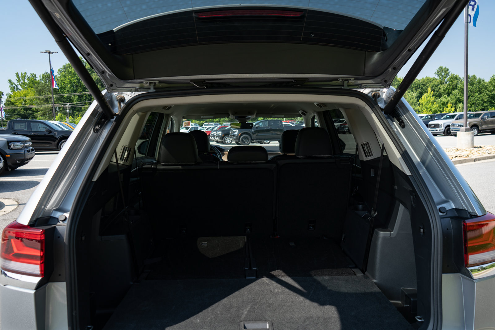 Used 2026 Volkswagen Atlas SE FWD image 9