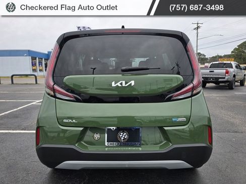 Used 2023 Kia Soul EX image 6