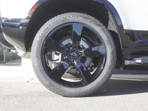 New 2026 Land Rover Defender 110 X-Dynamic SE image 34