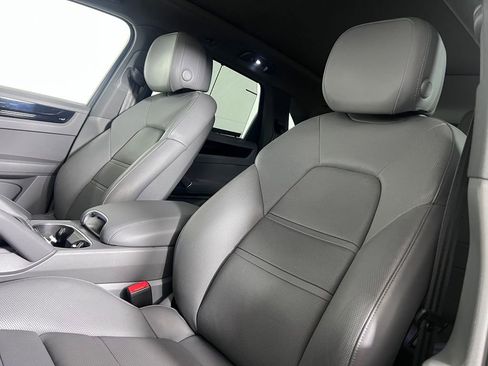 Certified 2023 Porsche Cayenne AWD/4WD image 5