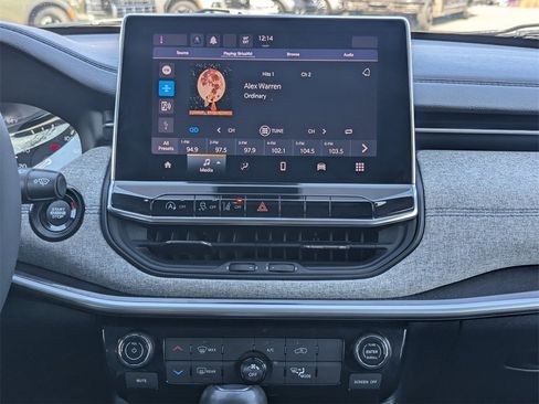 Used 2022 Jeep Compass Latitude image 11