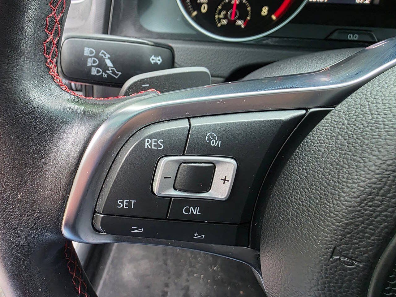 Used 2017 Volkswagen GTI SE FWD image 19