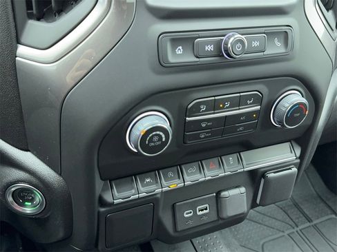 Used 2025 Chevrolet Silverado 1500 Custom image 27