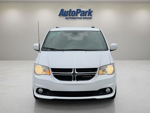Used 2020 Dodge Grand Caravan SXT FWD image 2
