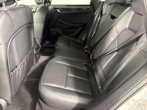 Certified 2021 Porsche Macan AWD/4WD image 23