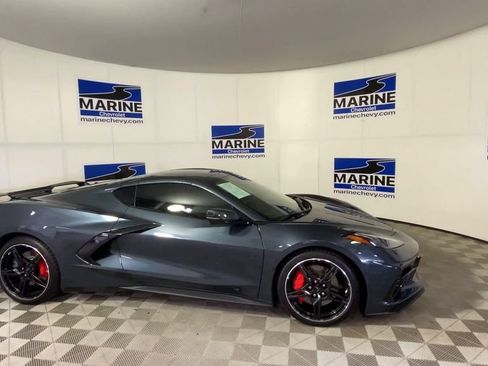 Used 2021 Chevrolet Corvette Stingray Coupe w/ Z51 Performance Package RWD image 3