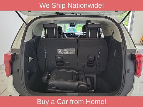 Used 2025 Kia Carnival FWD image 14