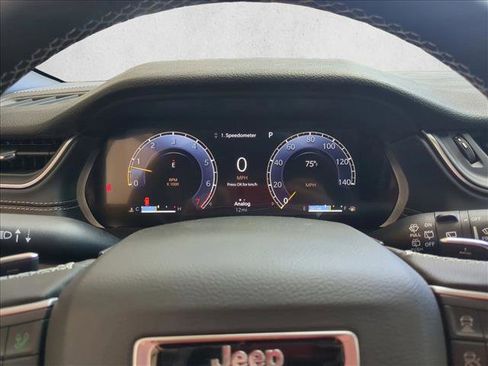 New 2025 Jeep Grand Cherokee L Laredo image 11