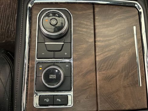 Used 2018 Ford Expedition Max Platinum AWD/4WD image 18