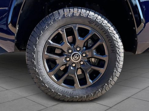 Used 2022 Toyota Tundra Platinum image 11