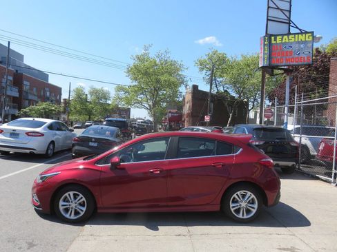 Used 2017 Chevrolet Cruze LT w/ Sun And Sound Package FWD image 7