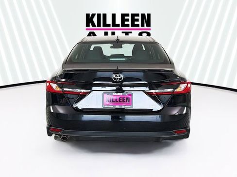 Used 2025 Toyota Camry SE FWD image 6
