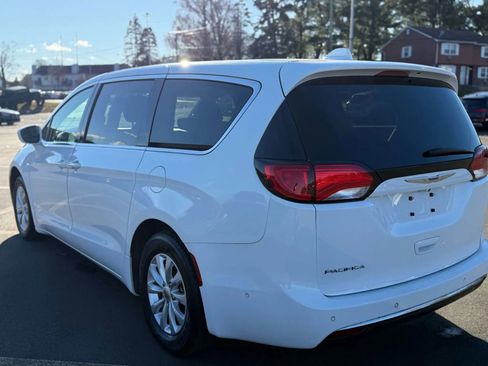 Used 2019 Chrysler Pacifica Touring Plus w/ Advanced Safetytec Group image 5