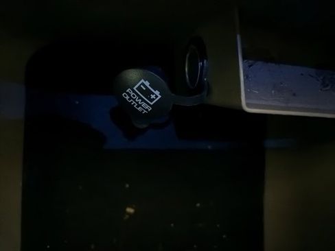 Used 2013 Chrysler Town & Country Touring image 31