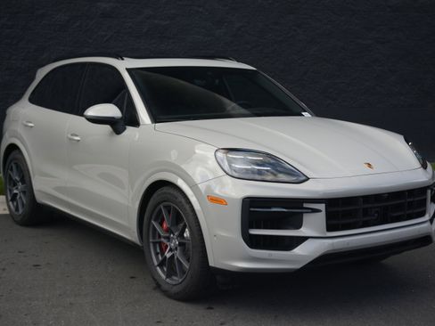 Certified 2026 Porsche Cayenne S AWD/4WD image 9