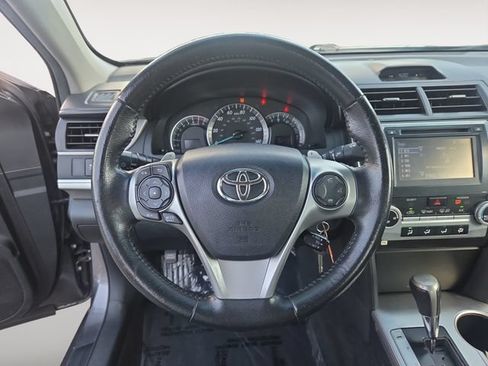 Used 2014 Toyota Camry SE FWD image 12
