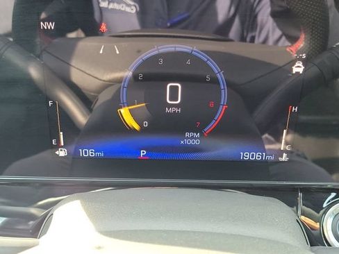Used 2025 Chevrolet Trax RS w/ Driver Confidence Package FWD image 19
