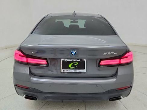 Used 2022 BMW 530e xDrive w/ Executive Package image 5