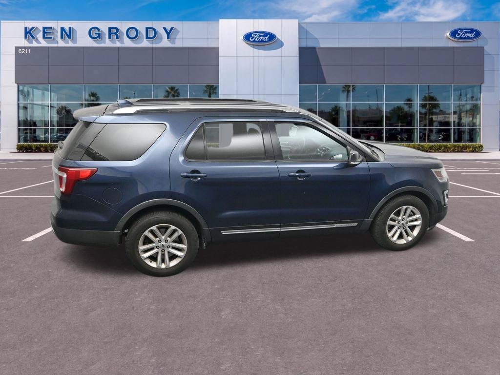 Used 2017 Ford Explorer XLT w/ Equipment Group 201A FWD image 13