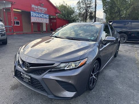 Used 2019 Toyota Camry SE FWD image 1