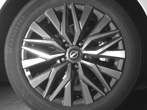 Used 2025 Nissan Altima 2.5 SV FWD image 13