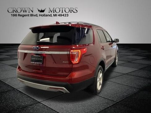 Used 2017 Ford Explorer XLT w/ Equipment Group 202A AWD/4WD image 6