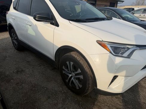 Used 2018 Toyota RAV4 LE image 1