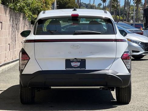 New 2027 Hyundai Kona SE FWD image 7
