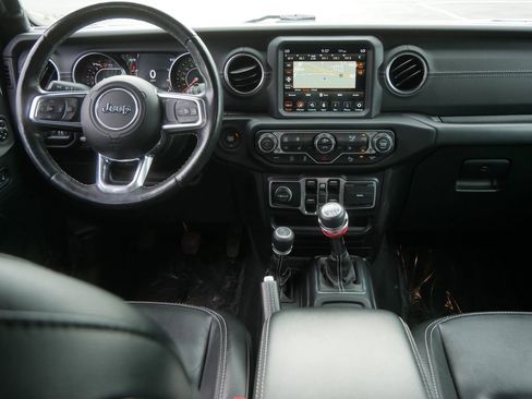 Used 2020 Jeep Wrangler Unlimited Sahara w/ Uconnect 4C Nav & Sound Group AWD/4WD image 18